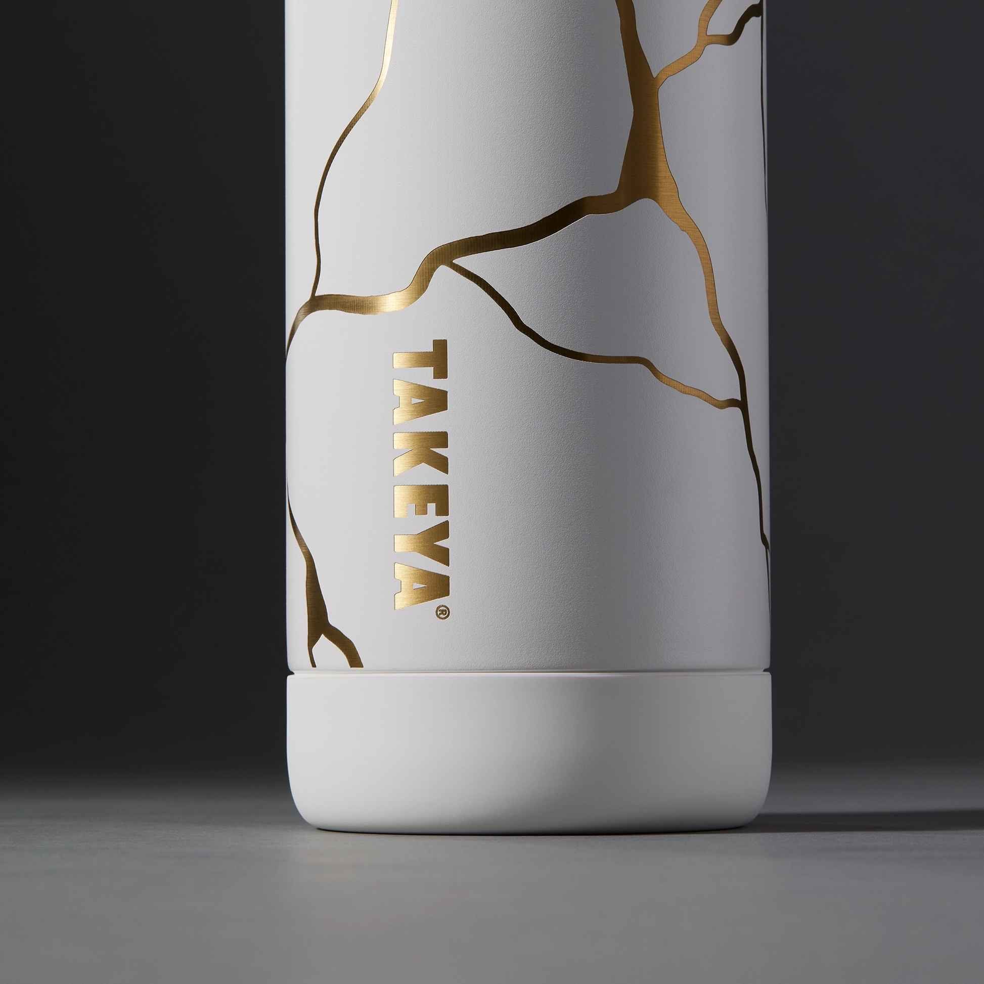 kintsugi-water-bottle-with-straw-lid-o1 51389-TK_HO25_Kintsugi_Takeya9236_Crop.png