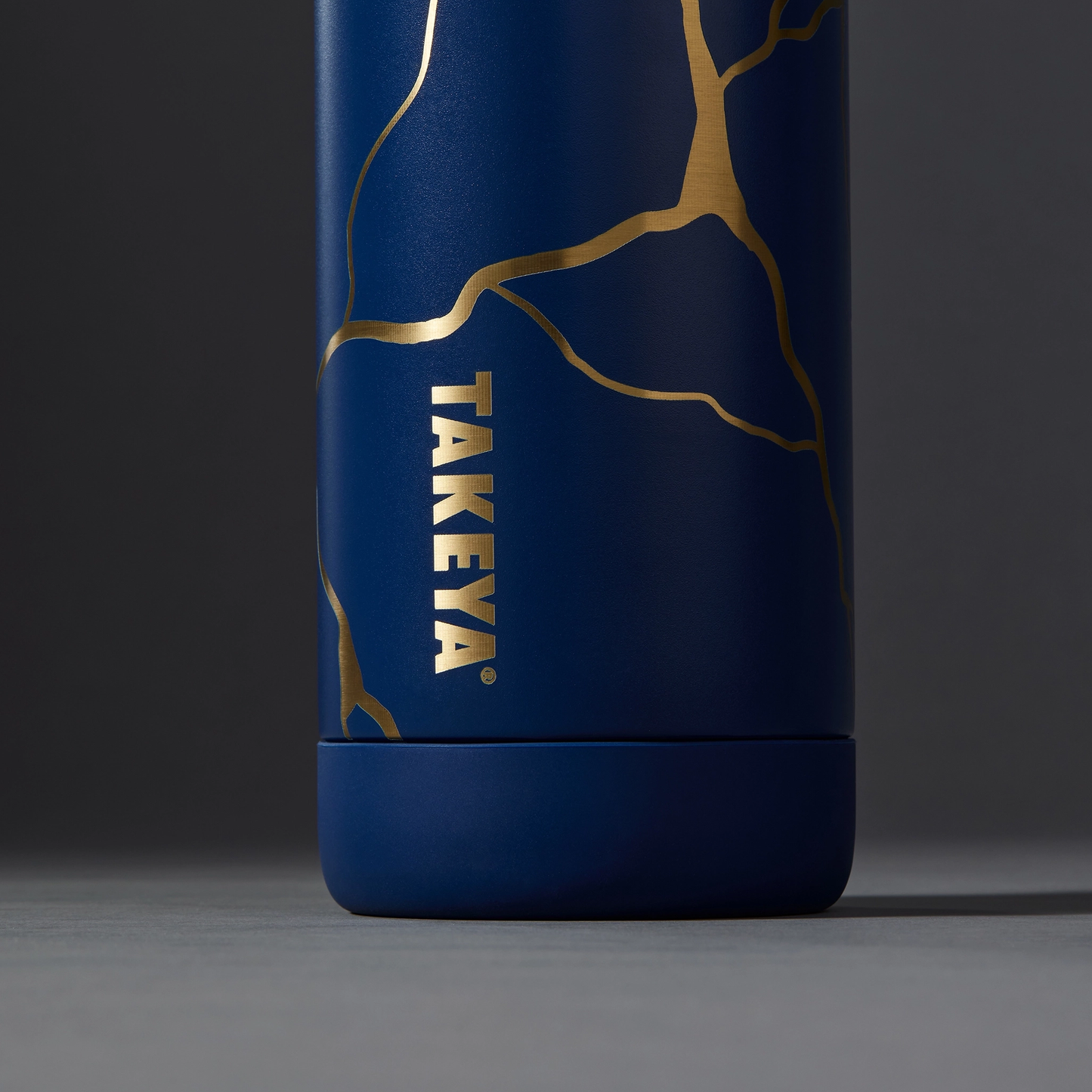 kintsugi-water-bottle-with-spout-lid-w3 51390-TK_HO25_Kintsugi_Takeya9241_Crop.png