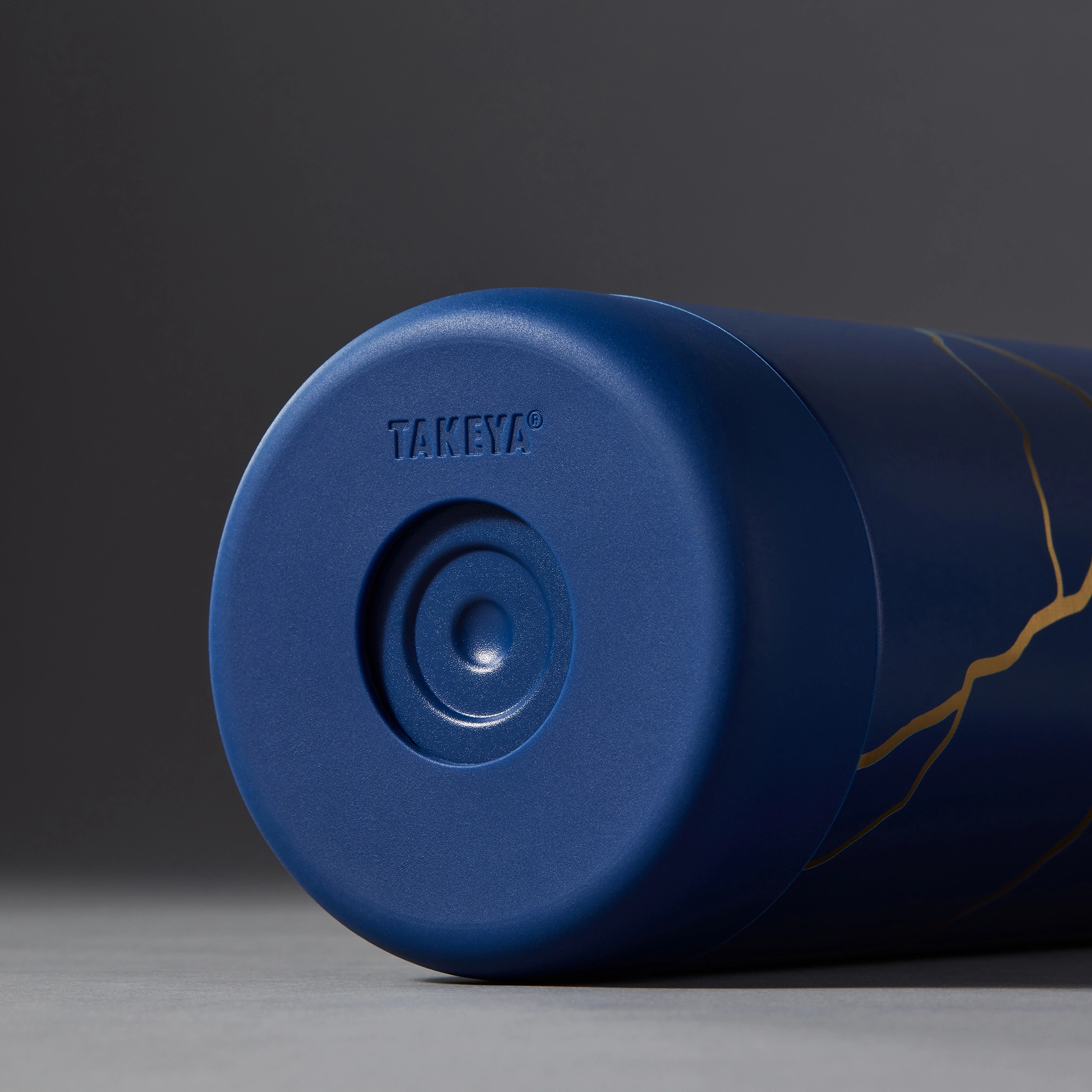 kintsugi-water-bottle-with-spout-lid-w3 51390-TK_HO25_Kintsugi_Takeya9249.png